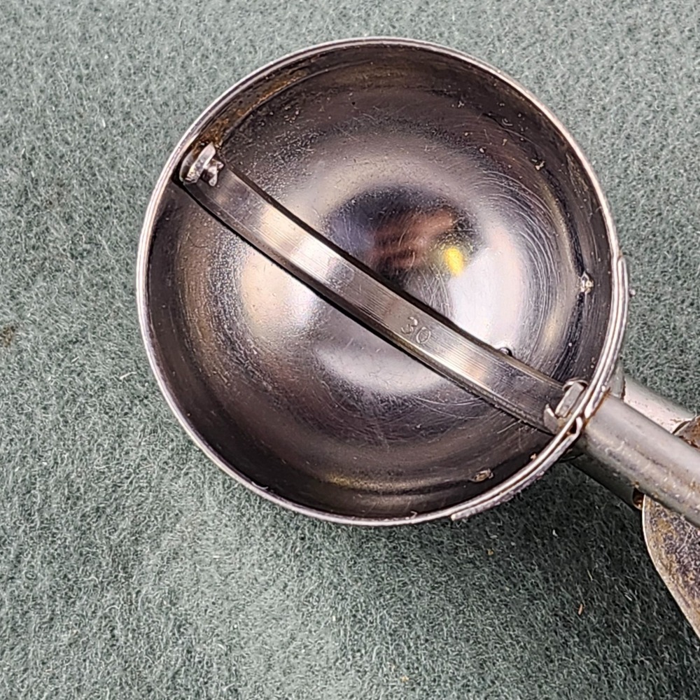 Vintage Williamson 2.5" Ice Cream Scoop Made in USA Black Handle - Picture 4 of 7